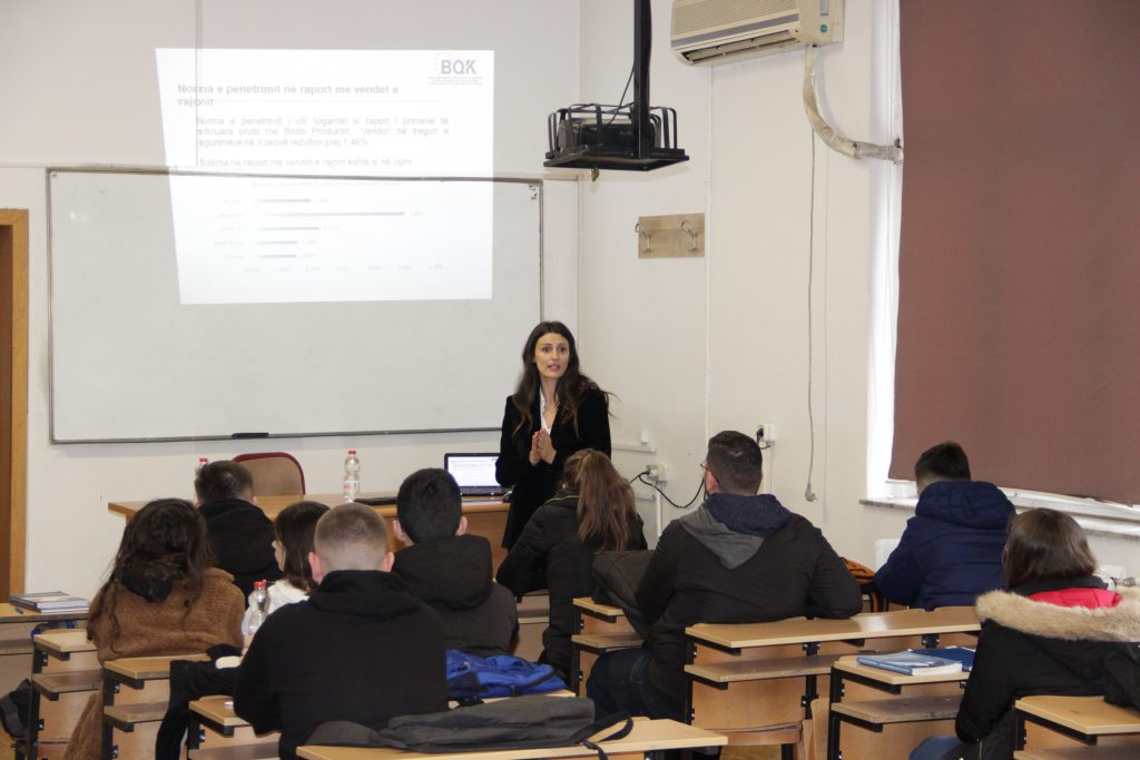 Ligjëratë në Universitetin e Prishtinës për rolin dhe rëndësinë e sigurimeve në ekonominë e vendit