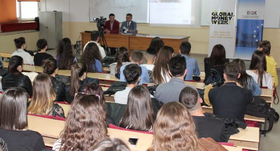 Studentët e Fakultetit Ekonomik të Universitetit të Prishtinës njihen me punën dhe rolin e BQK-së